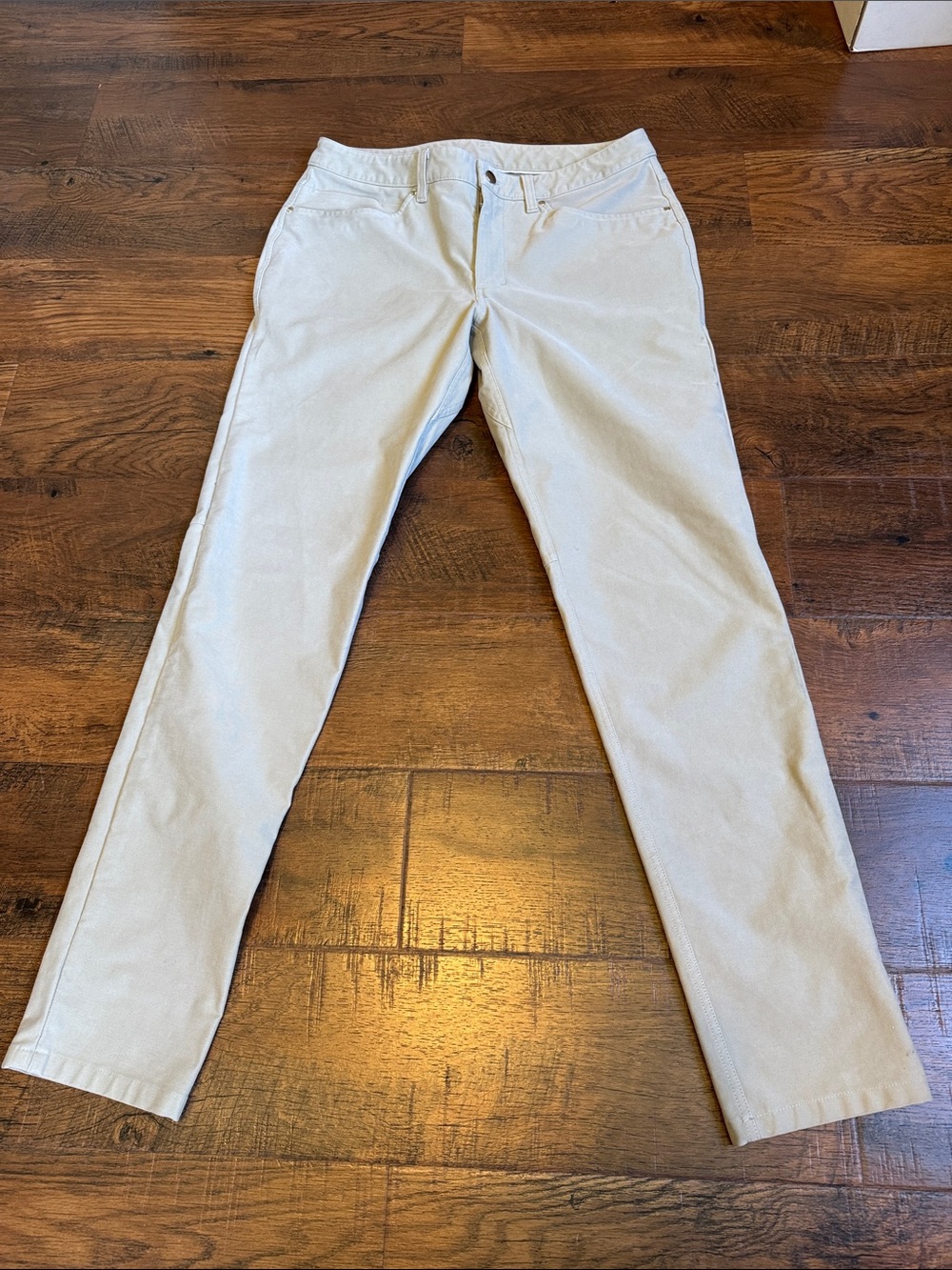 Fabulous men’s size 33W Lululemon straight leg 5 pocket jeans